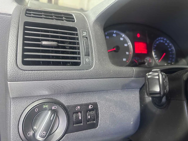 Volkswagen - touran - 2.0-16v fsi trendl. - 30-sn-nk - afbeelding 5 van  20