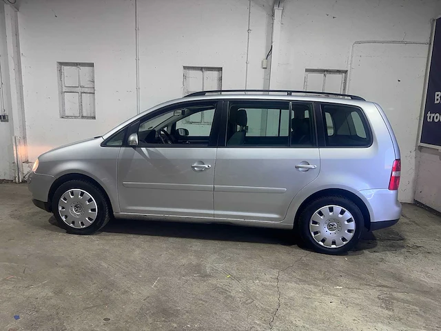 Volkswagen - touran - 2.0-16v fsi trendl. - 30-sn-nk - afbeelding 12 van  20