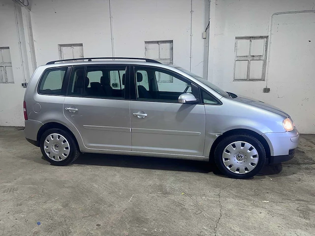 Volkswagen - touran - 2.0-16v fsi trendl. - 30-sn-nk - afbeelding 17 van  20