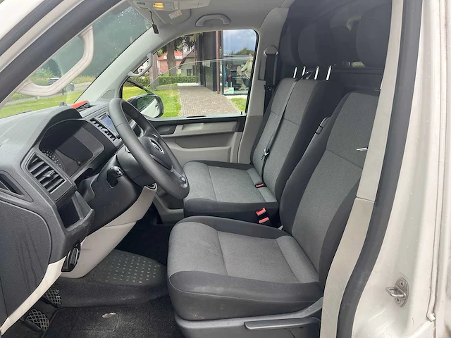Volkswagen - transporter - 2.0 tdi l1h1 highl. - v-176-xj - afbeelding 14 van  25