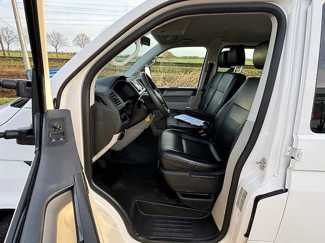 Volkswagen - transporter - 2.0 tdi l2h1 dc - 2018 - van - afbeelding 14 van  35