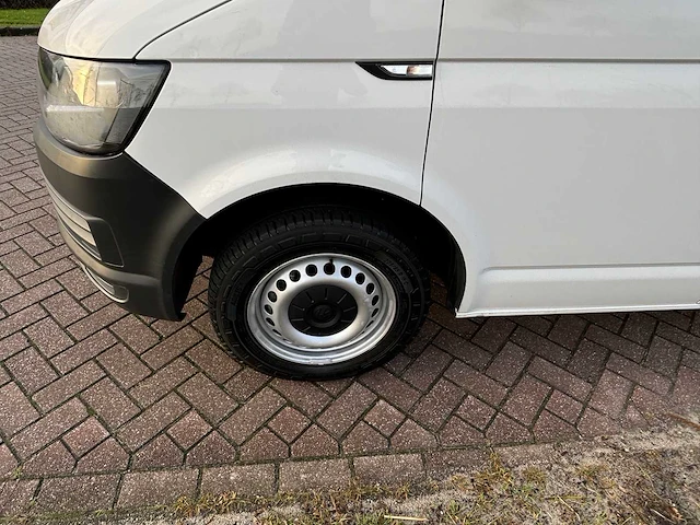 Volkswagen - transporter - 2.0 tdi l2h1 dc - 2018 - van - afbeelding 24 van  35