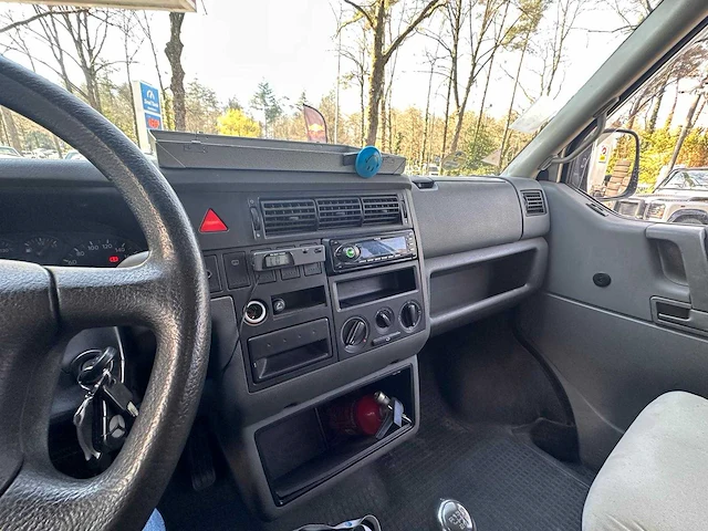 Volkswagen - transporter - camper - 2001 - afbeelding 13 van  15