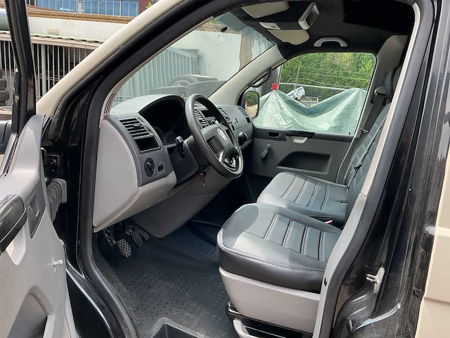 Volkswagen - transporter - kampeerwagen - camper - afbeelding 7 van  10