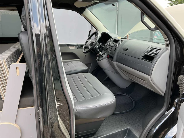 Volkswagen - transporter - kampeerwagen - camper - afbeelding 8 van  10