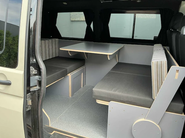 Volkswagen - transporter - kampeerwagen - camper - afbeelding 9 van  10