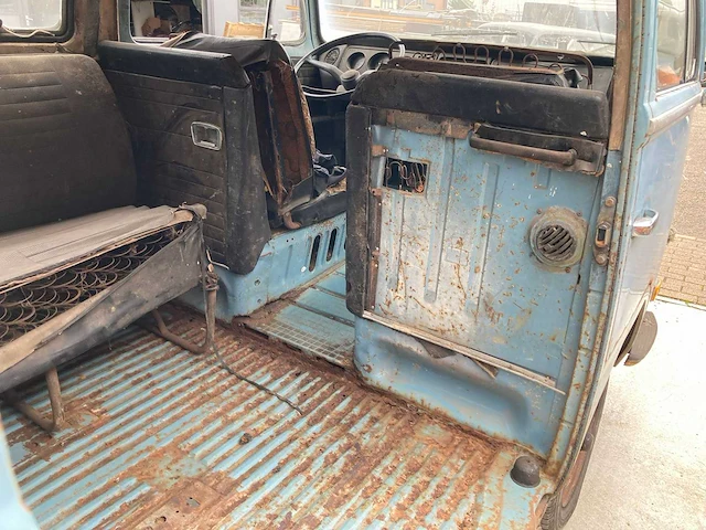 Volkswagen - transporter - oldtimer - afbeelding 5 van  8