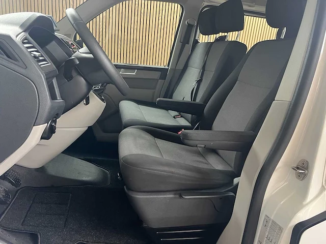 Volkswagen - transporter kombi - 2.0 tsi l2h1 - personenauto - afbeelding 4 van  13