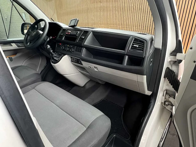 Volkswagen - transporter kombi - 2.0 tsi l2h1 - personenauto - afbeelding 12 van  13