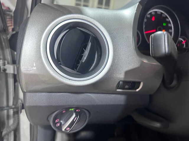 Volkswagen - up! - 1.0 groove up! automaat- n-940-xp - afbeelding 4 van  18