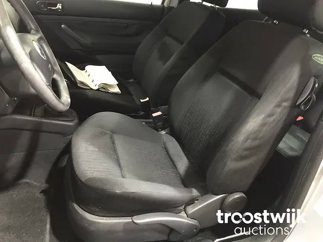 Volkswagen 1.4-16v golf 26-jt-jh - afbeelding 10 van  16