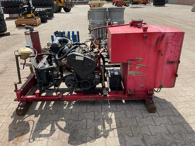 Volkswagen 4-cil dieselmotor met hydrauliektank - afbeelding 1 van  9