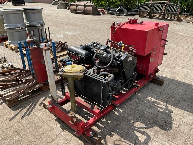 Volkswagen 4-cil dieselmotor met hydrauliektank - afbeelding 2 van  9