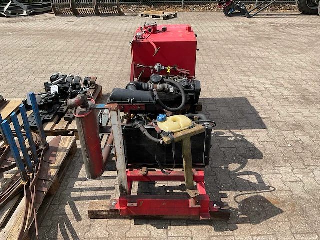 Volkswagen 4-cil dieselmotor met hydrauliektank - afbeelding 3 van  9