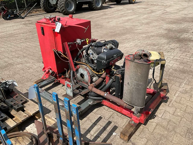 Volkswagen 4-cil dieselmotor met hydrauliektank - afbeelding 4 van  9