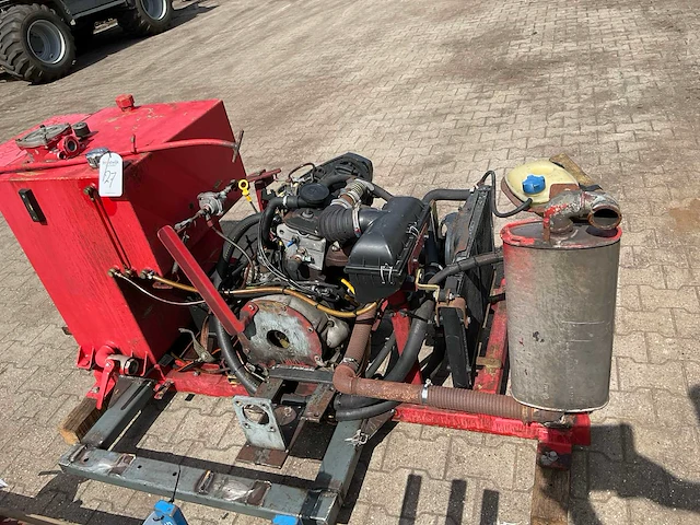 Volkswagen 4-cil dieselmotor met hydrauliektank - afbeelding 5 van  9