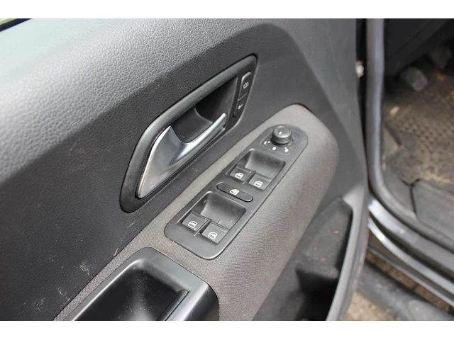 Volkswagen amarok pluscab dark lavel v6 4motion met kenteken v-141-xx. datum eerste toelating 18-04-2019. - afbeelding 3 van  16