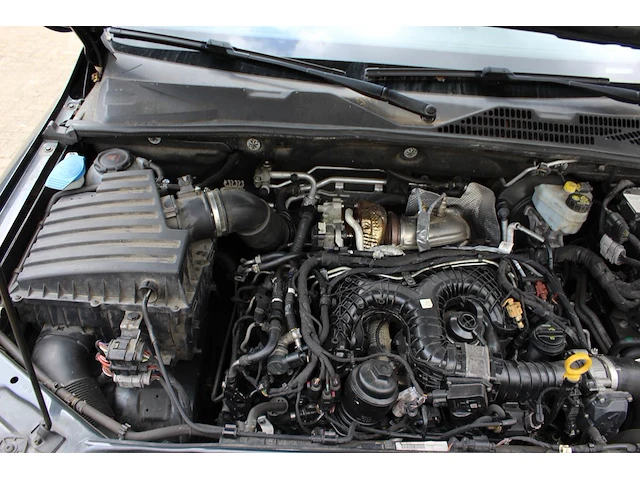 Volkswagen amarok pluscab dark lavel v6 4motion met kenteken v-141-xx. datum eerste toelating 18-04-2019. - afbeelding 7 van  16