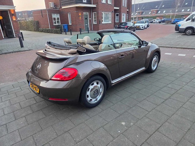 Volkswagen beetle cabriolet 1.2 tsi design bluemotion, 7-xhj-83 - afbeelding 2 van  35