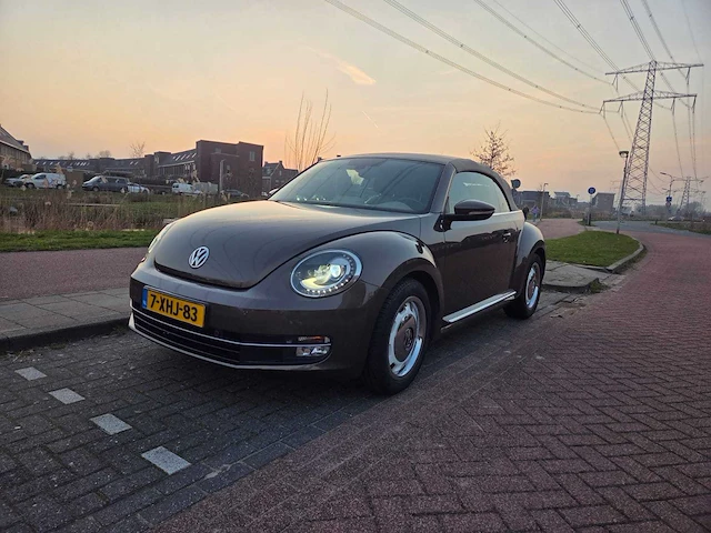 Volkswagen beetle cabriolet 1.2 tsi design bluemotion, 7-xhj-83 - afbeelding 1 van  35