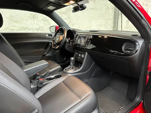 Volkswagen beetle s 2.0 122pk 2018 - afbeelding 30 van  42