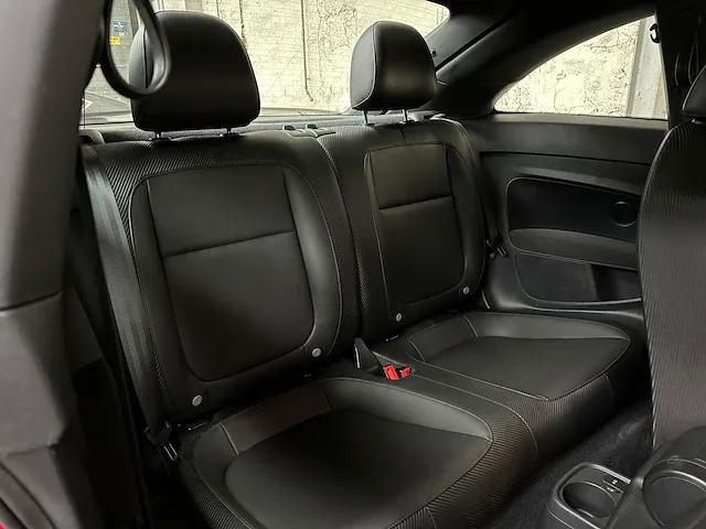 Volkswagen beetle s 2.0 122pk 2018 - afbeelding 32 van  42