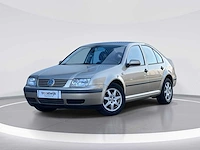 Volkswagen bora 2.0 car 2002 | 65-hv-ld - afbeelding 1 van  24