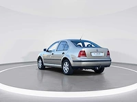 Volkswagen bora 2.0 car 2002 | 65-hv-ld - afbeelding 19 van  24