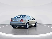 Volkswagen bora 2.0 car 2002 | 65-hv-ld - afbeelding 21 van  24