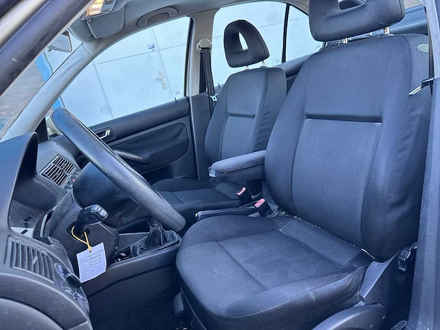 Volkswagen bora 2.0 car 2002 | nieuwe apk + voll onderhouden | 65-hv-ld - afbeelding 2 van  24
