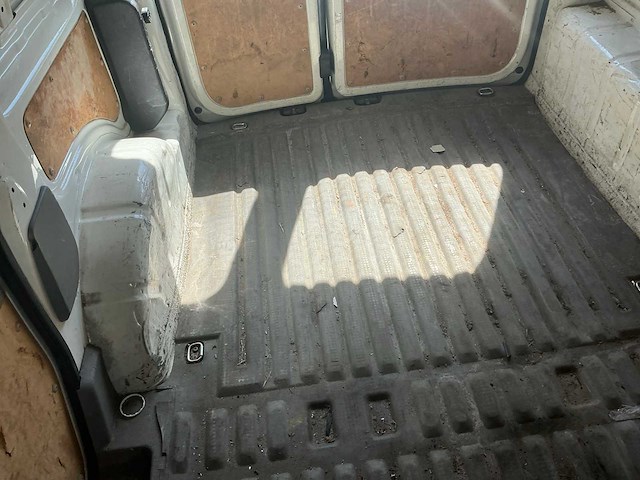 Volkswagen caddy bedrijfswagen (36-bv-kl) - afbeelding 9 van  34