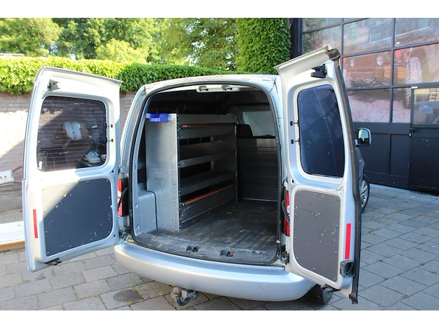 Volkswagen caddy tdi met kenteken 2-vvf-28. btw voertuig. datum eerste toelating 11-04-2012. - afbeelding 3 van  13