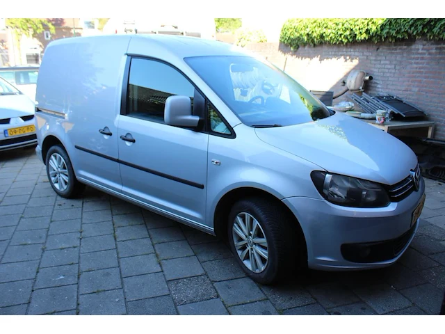 Volkswagen caddy tdi met kenteken 2-vvf-28. btw voertuig. datum eerste toelating 11-04-2012. - afbeelding 1 van  13