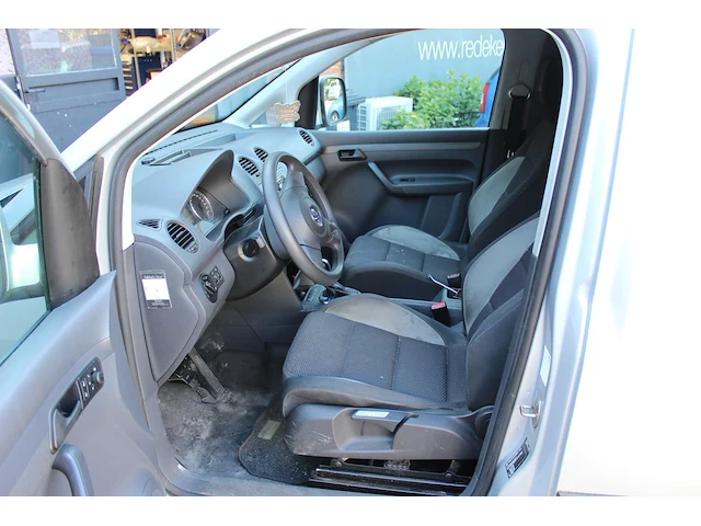 Volkswagen caddy tdi met kenteken 2-vvf-28. btw voertuig. datum eerste toelating 11-04-2012. - afbeelding 10 van  13