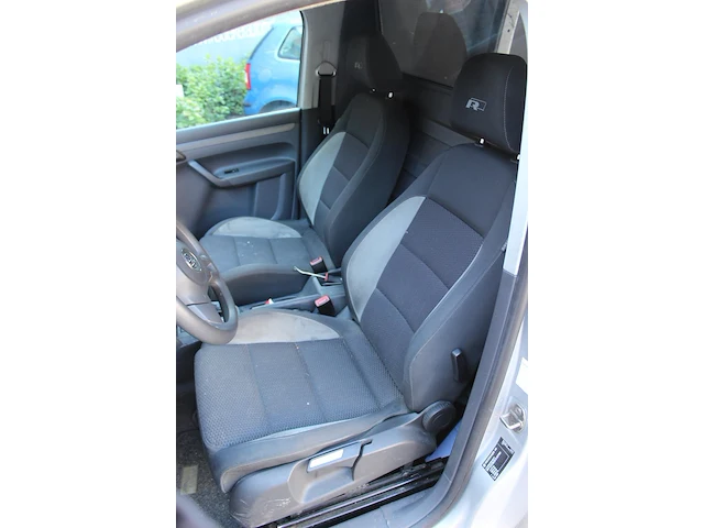 Volkswagen caddy tdi met kenteken 2-vvf-28. btw voertuig. datum eerste toelating 11-04-2012. - afbeelding 11 van  13