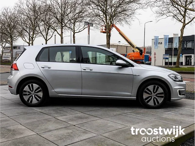 Volkswagen e-golf 100kw automaat 2019 navigatiesysteem climate control apple carplay / android auto full led 16"inch - afbeelding 22 van  25