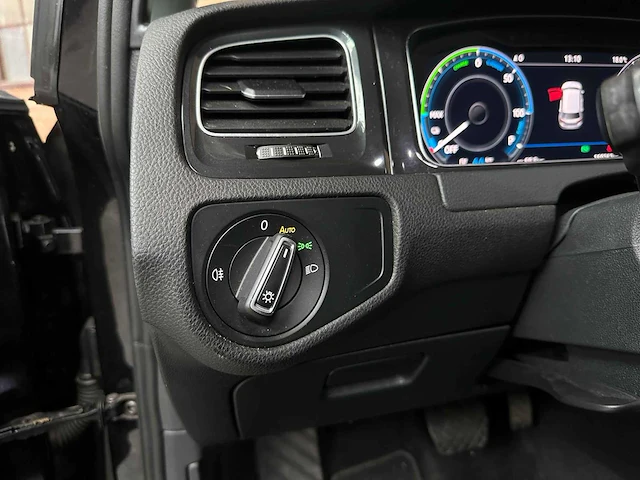 Volkswagen e-golf 136pk 2019 (origineel-nl), zf-315-l - afbeelding 13 van  40