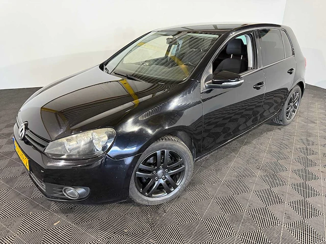 Volkswagen golf 1.2 tsi tour, 93-lvp-2 - afbeelding 1 van  13