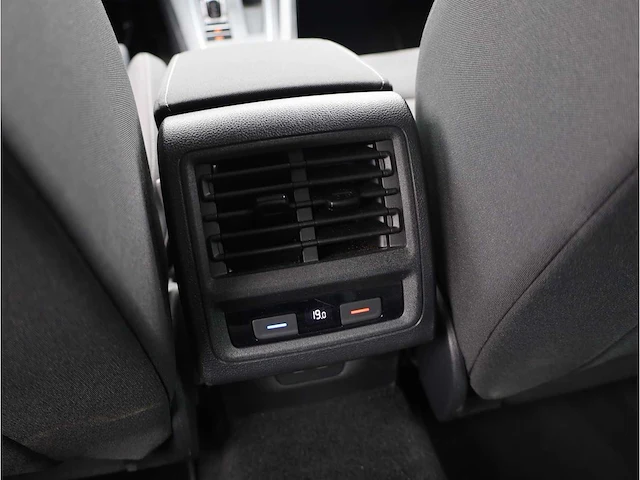 Volkswagen golf 1.4 ehybrid phev 204pk automaat 2021 stoelverwarming carplay adaptive led dab virtual cockpit - afbeelding 20 van  33