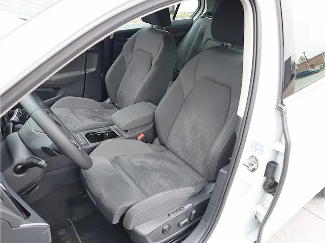 Volkswagen golf 1.4 ehybrid phev 204pk automaat 2021 stoelverwarming carplay adaptive led dab virtual cockpit - afbeelding 4 van  33