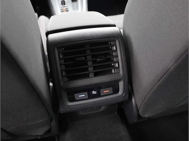 Volkswagen golf 1.4 ehybrid phev 204pk automaat 2021 stoelverwarming carplay adaptive led dab virtual cockpit - afbeelding 20 van  33