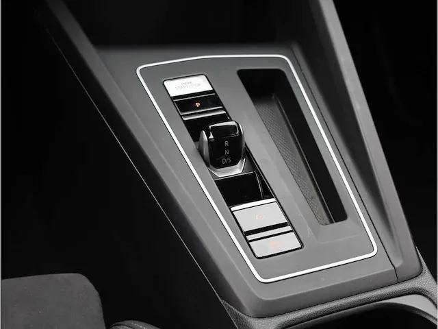 Volkswagen golf 1.4 ehybrid phev 204pk automaat 2021 stoelverwarming carplay adaptive led dab virtual cockpit - afbeelding 21 van  33