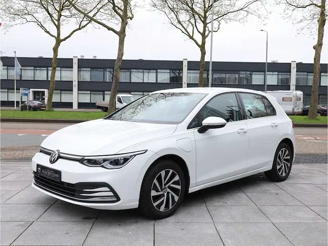 Volkswagen golf 1.4 ehybrid phev 204pk automaat 2021 stoelverwarming carplay adaptive led dab virtual cockpit - afbeelding 33 van  33