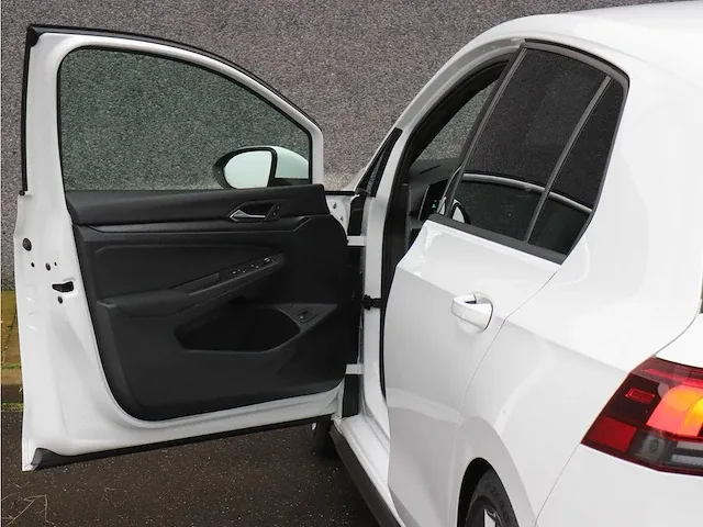 Volkswagen golf 1.4 gte |carplay|acc|keyless|steering wheel+heated seats| - afbeelding 25 van  50