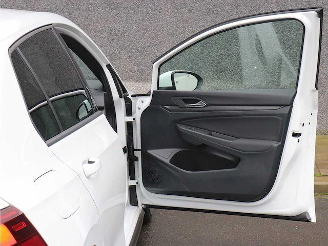 Volkswagen golf 1.4 gte |carplay|acc|keyless|steering wheel+heated seats| - afbeelding 33 van  50