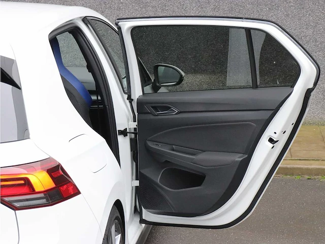 Volkswagen golf 1.4 gte |carplay|acc|keyless|steering wheel+heated seats| - afbeelding 34 van  50