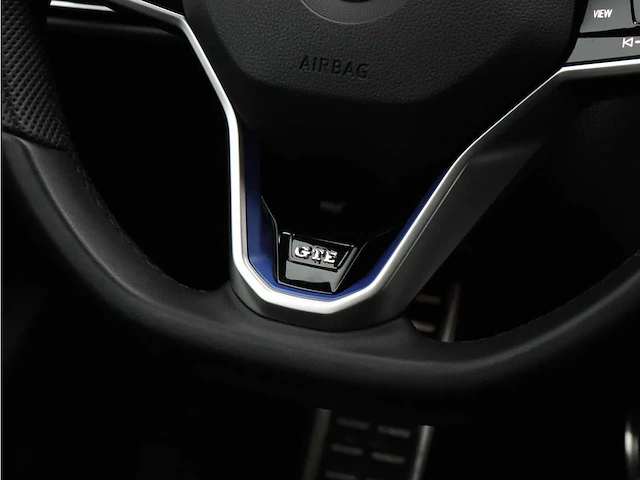 Volkswagen golf 1.4 gte |carplay|acc|keyless|steering wheel+heated seats| - afbeelding 35 van  50
