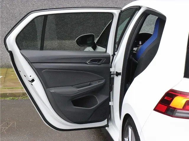 Volkswagen golf 1.4 gte |carplay|acc|keyless|steering wheel+heated seats| - afbeelding 32 van  50