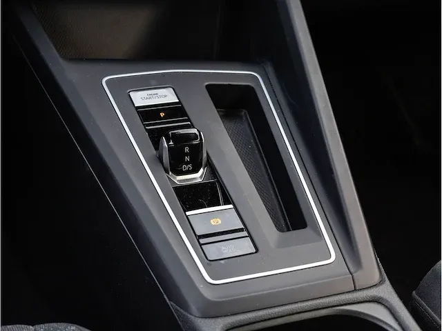 Volkswagen golf 1.5 etsi 150pk automaat 2020 virtual cockpit navigatiesysteem led dab carplay/android 16"inch - afbeelding 11 van  23