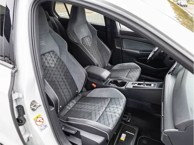 Volkswagen golf 1.5 etsi 2x r-line automaat 2021 panodak harman/kardon keyless iq light matrix led camera 18"inch - afbeelding 36 van  43